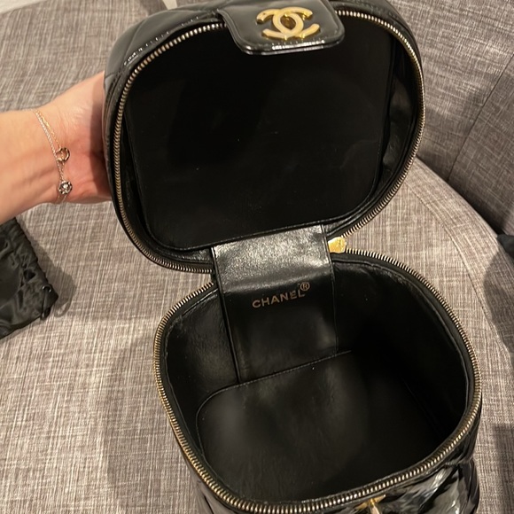 Authentic Chanel vintage vanity bag - Picture 8 of 9